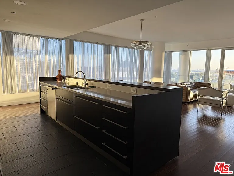 6250 Hollywood Blvd #12H — Photo 2