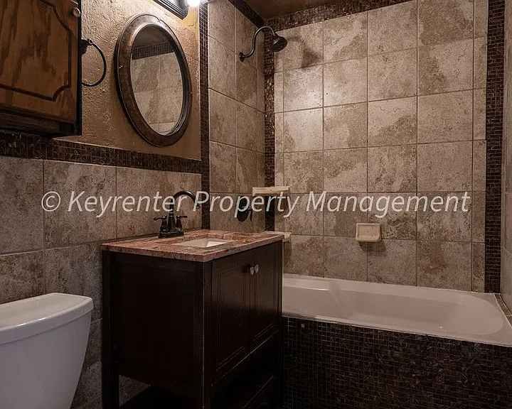 1622 W Britton Rd — Photo 15