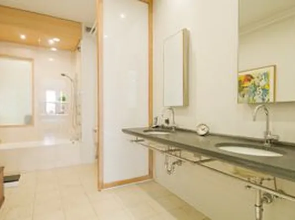 135 West 17th Street image 1 of 6