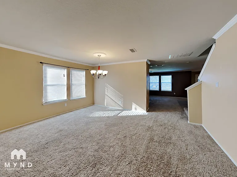 507 Darlene Trl — Photo 3