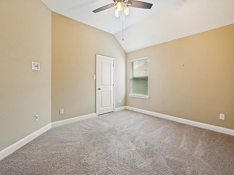 2449 Kingsgate Dr — Photo 10