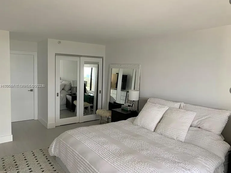 2555 Collins Ave #1906 — Photo 9