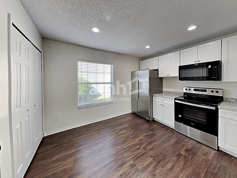 2273 Heathwood Cir — Photo 5