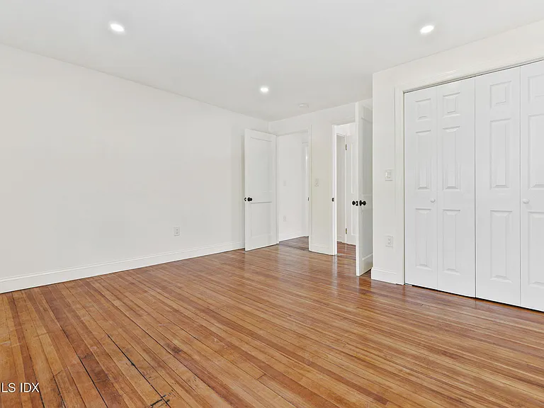 300RUC E Park Ave #B — Photo 13