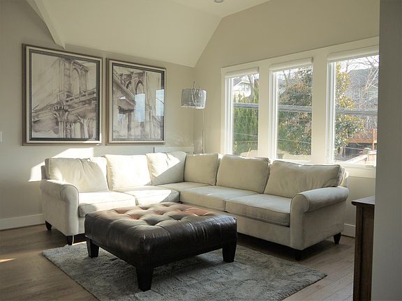 2nd image of 1915 Blair Blvd #B