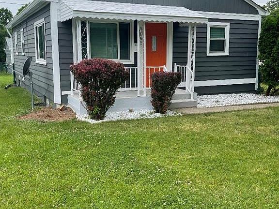 4th image of 3060 N Adams St