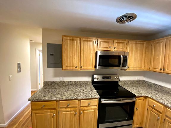 3rd image of 228 Babcock St