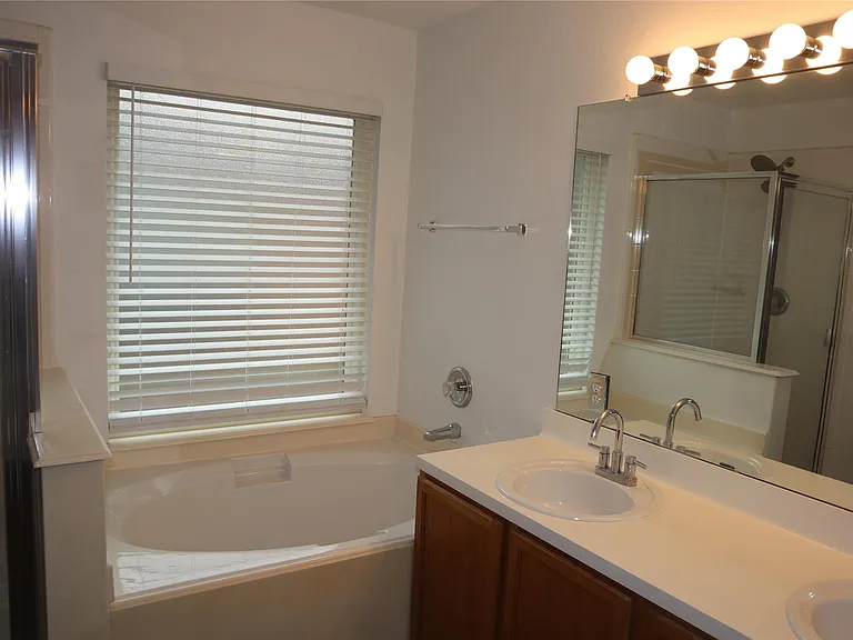 19306 Wading River Dr — Photo 11
