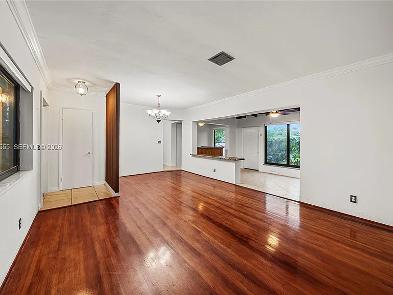 8311 SW 34th Ter — Photo 3