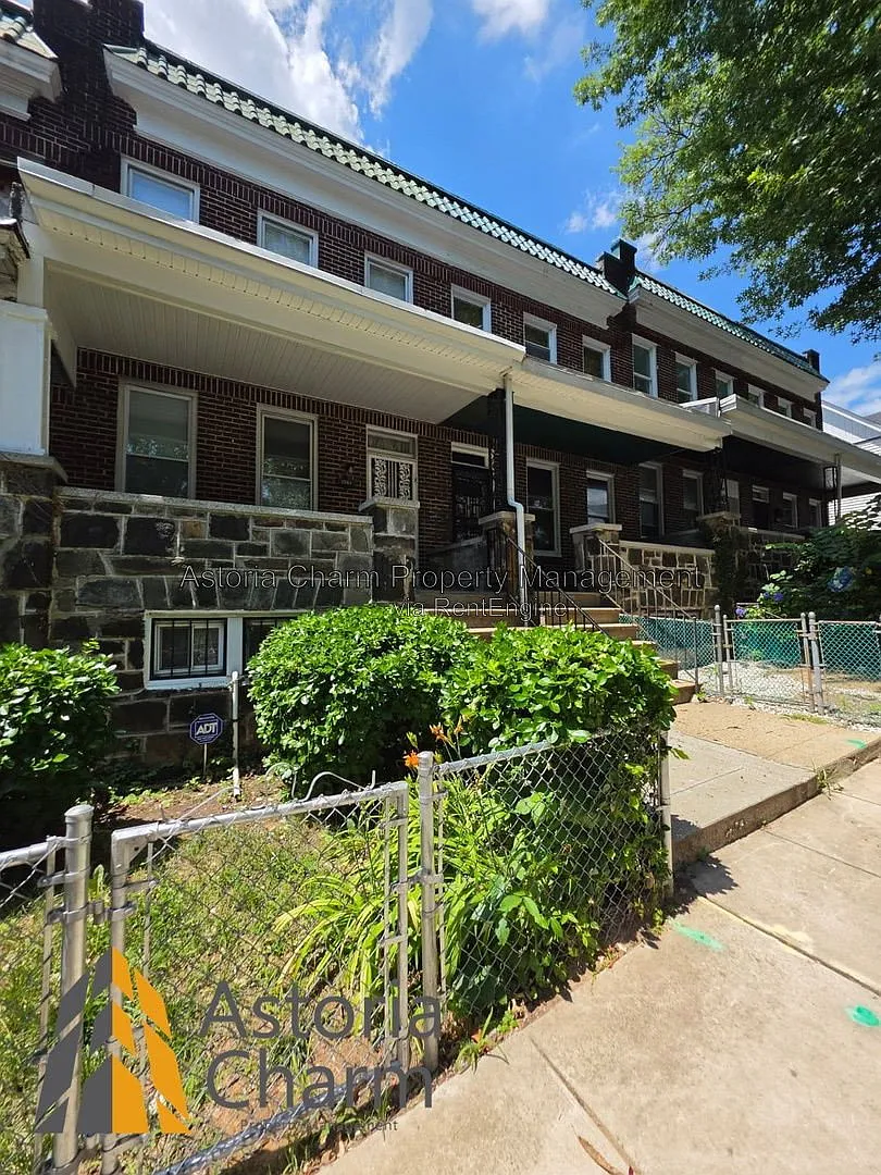 3 bed, 1.0 bath, 1200 sqft, $1,349 — Photo 1