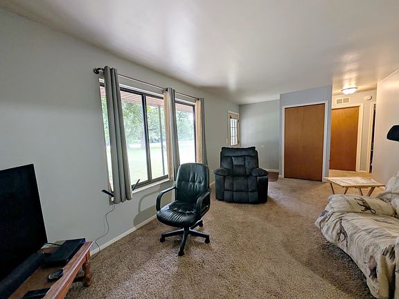 4th image of 12083 Seymour Rd