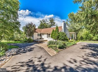 715 Walker Rd #A, Great Falls, VA 22066