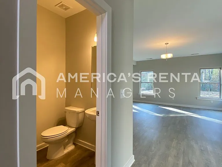 7940 Saint James Dr — Photo 29