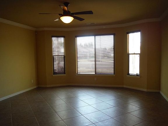 3rd image of 1001 E Leland Way