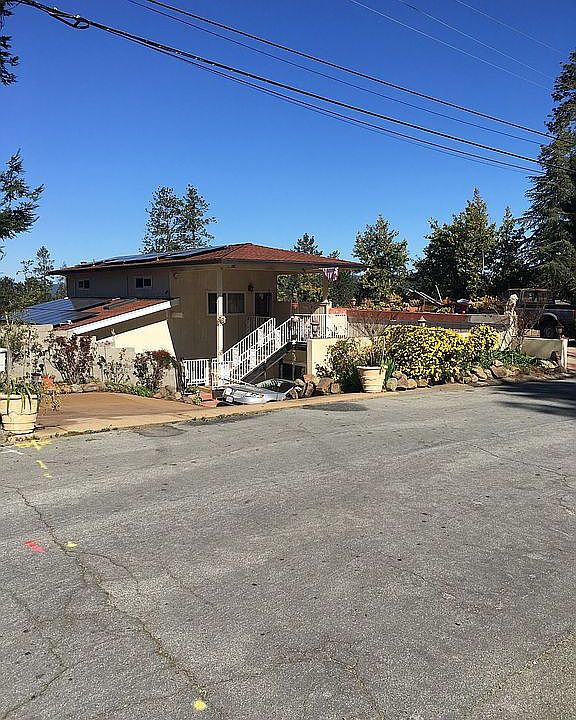 1st image of 820 Pinecone Dr