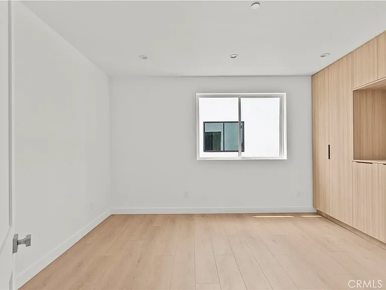 13942 Vanowen St #13942 — Photo 19