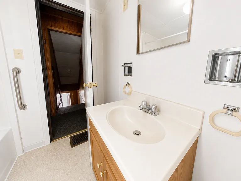 136 N Grant Ave — Photo 7