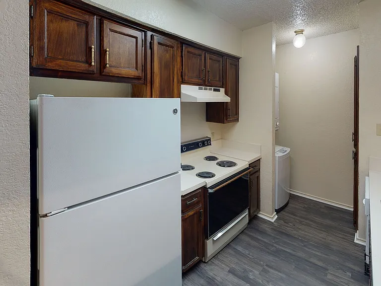 918 Cleveland St — Photo 4