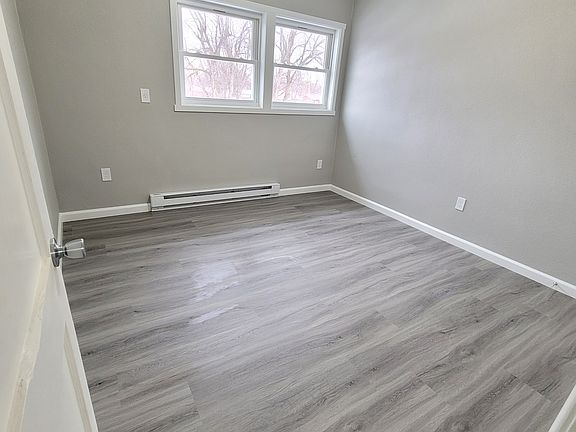 3rd image of 1351 Iowa Ave SE #11529366