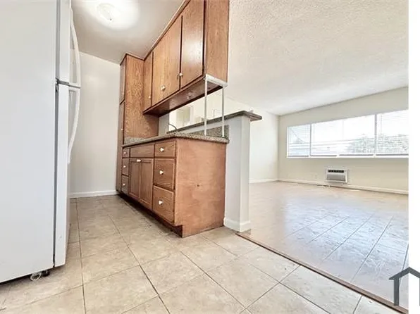 1656 Arlington Ave #A, Los Angeles, CA 90019