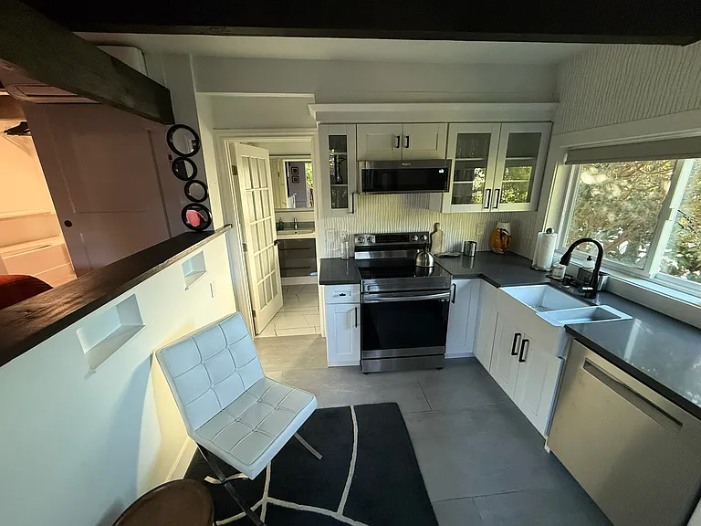 6B Arch Ln — Photo 3