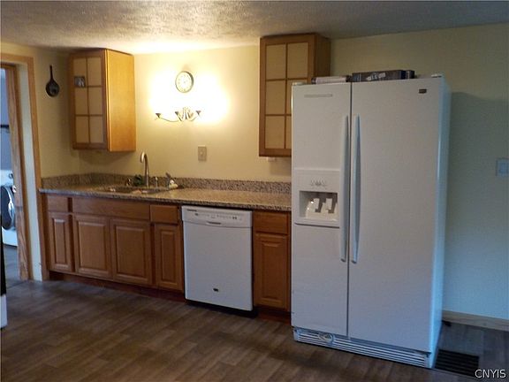 3rd image of 10846 Baker Rd