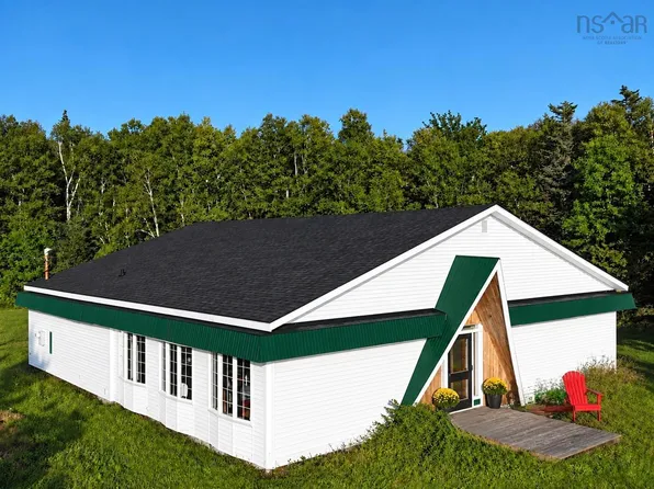 165552 Highway 19, Inverside, NS B0E 1N0