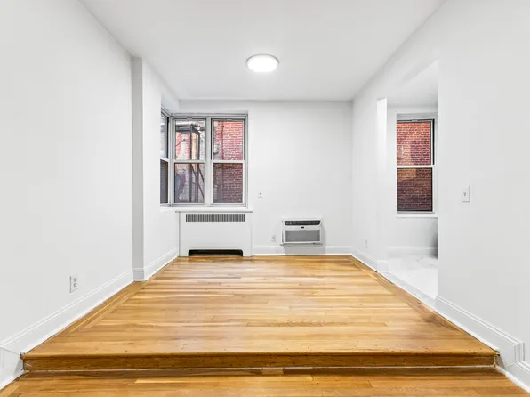 360 West 55th Street image 1 of 18