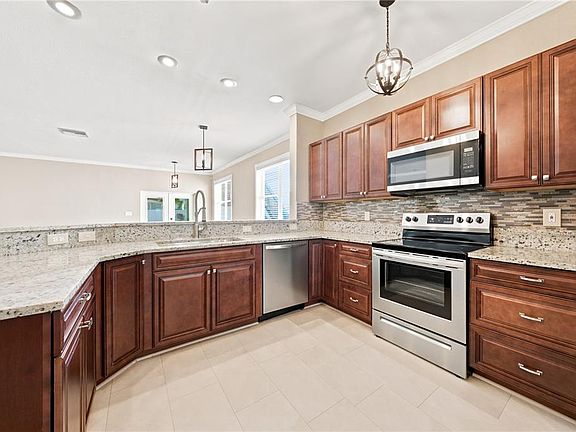 5th image of 2318 W Cherry St