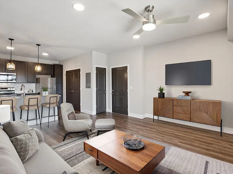Metro - 1 Bed / 1 Bath - 783 Sq.Ft.