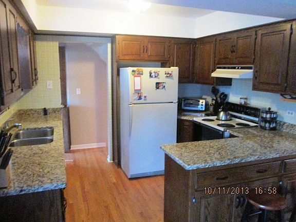 5th image of 9707 S Millard Ave