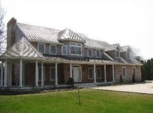 6 Holly Ln, Water Mill, NY 11976