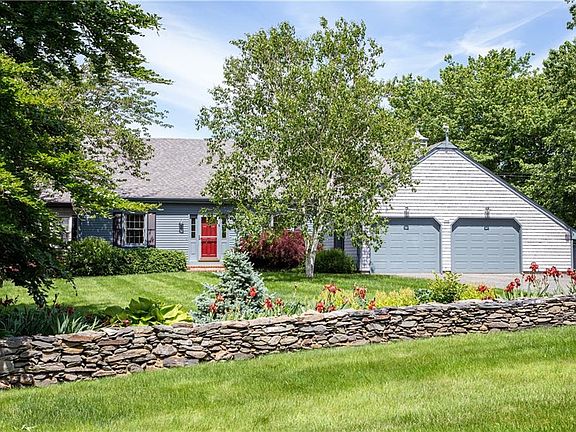 3rd image of 444 Black Point Ln