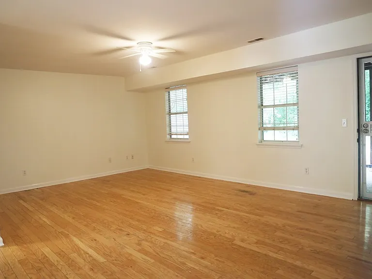 1406 Clairmonte Cir — Photo 9
