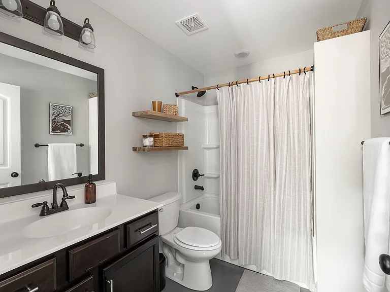 711 Ridgecrest Dr — Photo 32