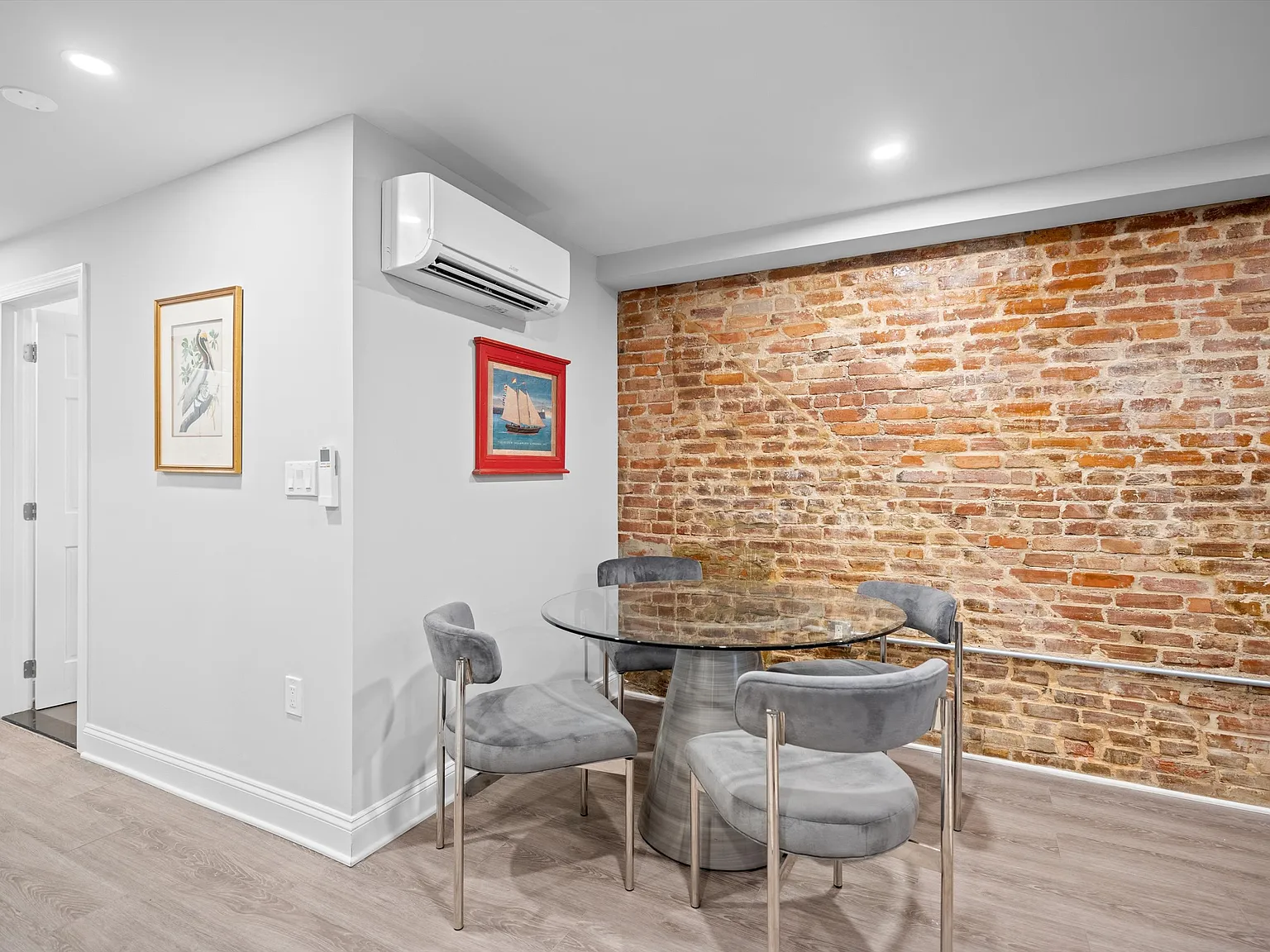 1 bed, 950 sqft, $3,270 — Photo 3