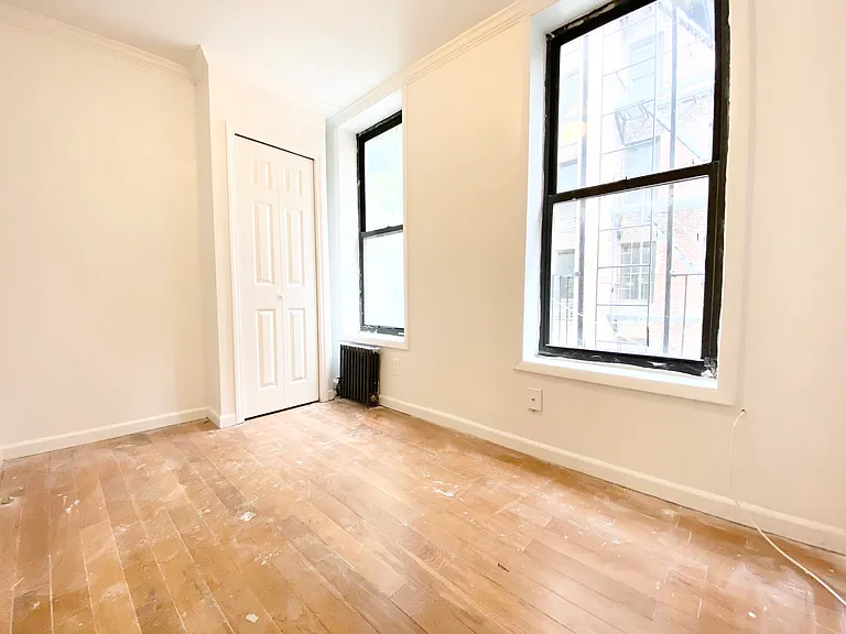 221 E 28th St #2H — Photo 1