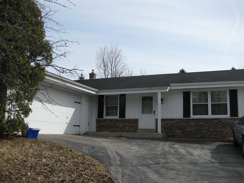 1st image of 909 Burrie Ln