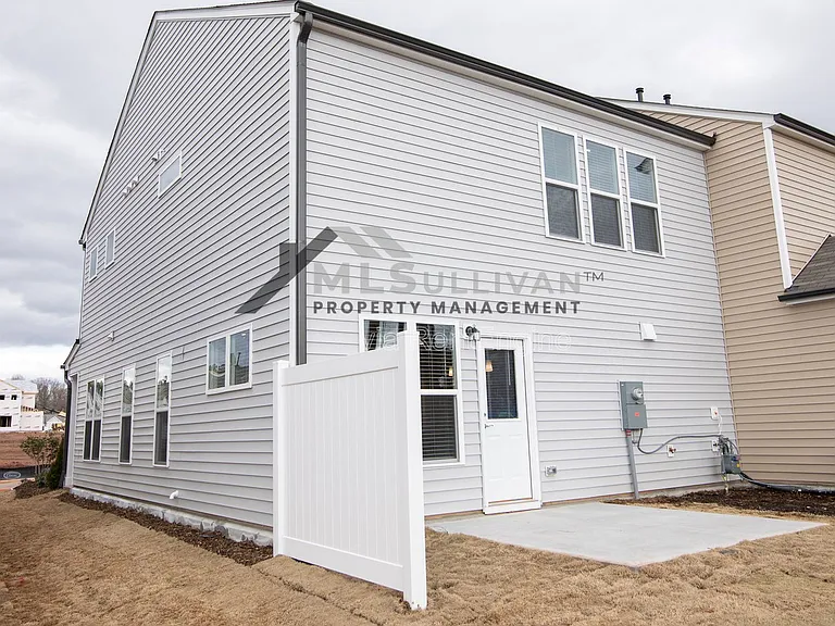 1010 Crater Lake Way — Photo 6