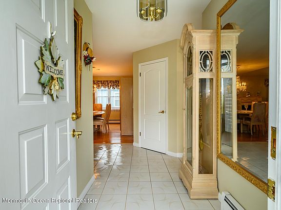 3rd image of 6 Wycombe Ct