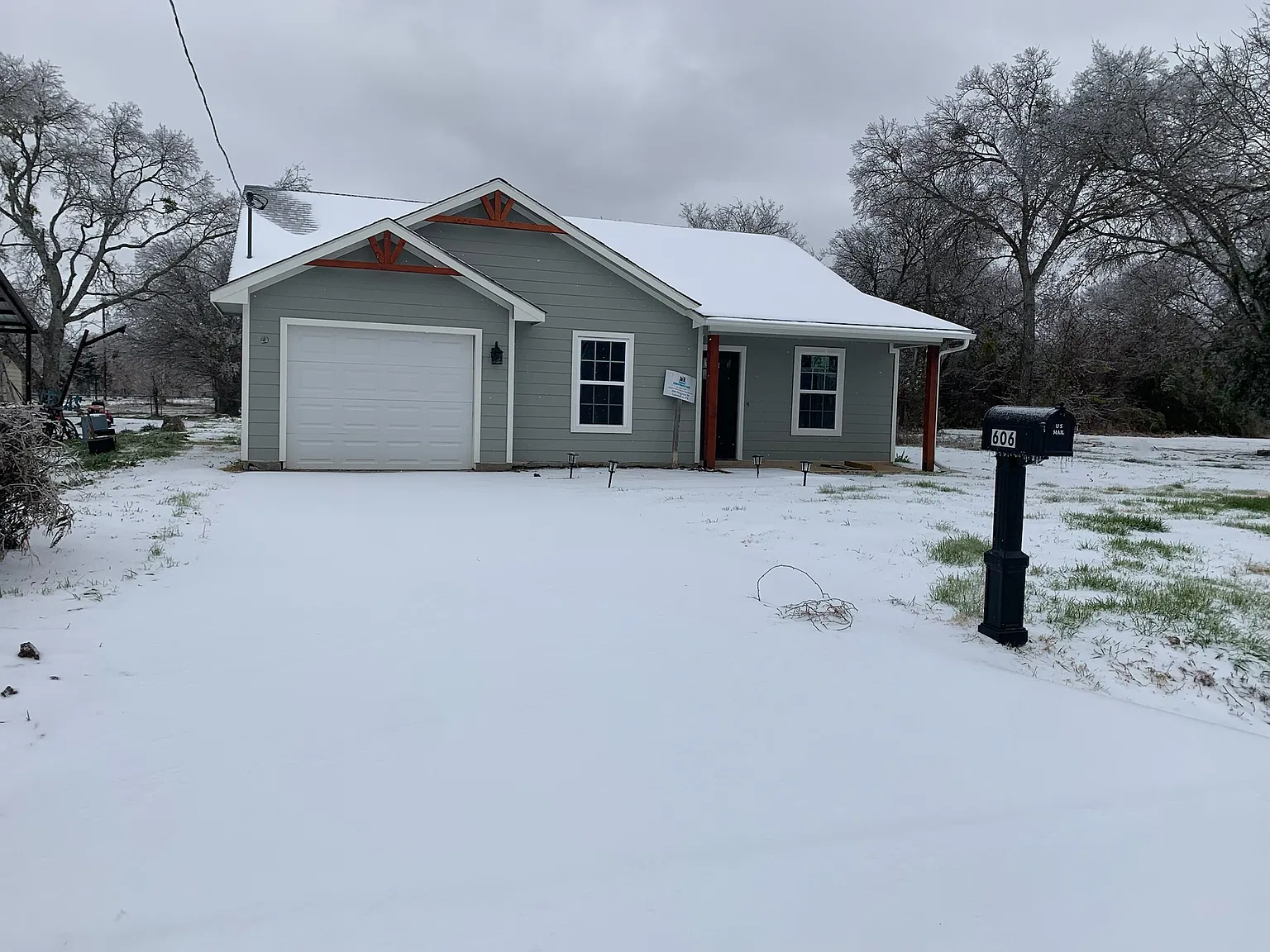 3 bed, 1200 sqft, $1,500 — Photo 2