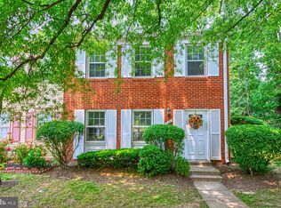 910 Holborn Ct, Sterling, VA 20164