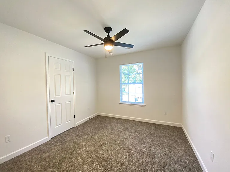 2111 S Oak St — Photo 2