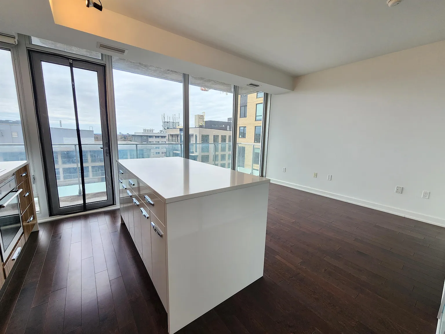111 Champagne Avenue South - 1403 — Photo 4