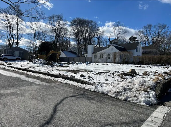 82 Main St, South Kingstown, RI 02879