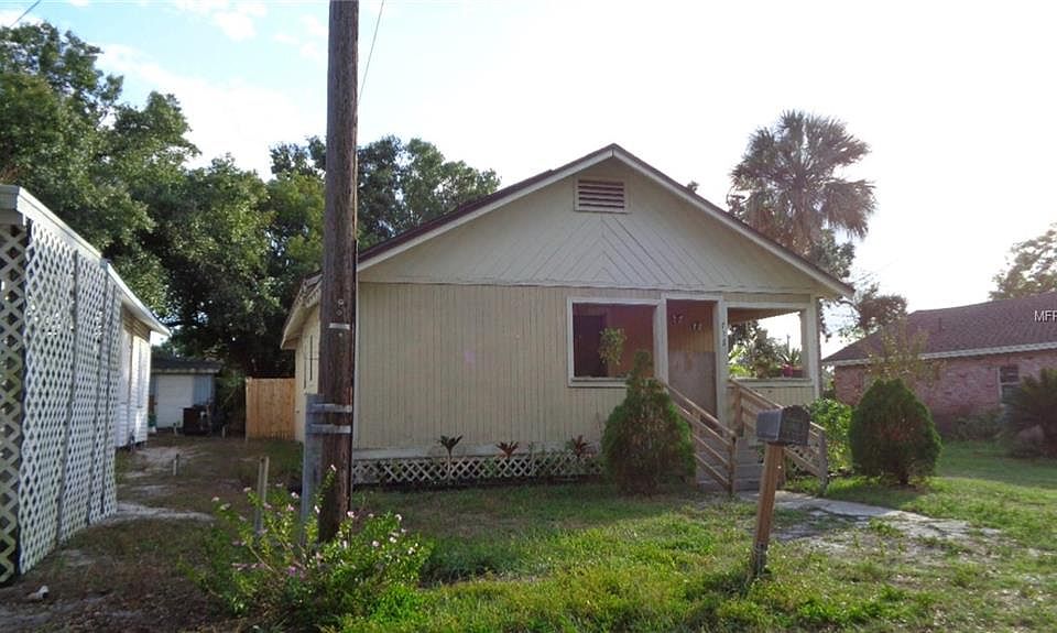 2nd image of 718 Avenue L SW