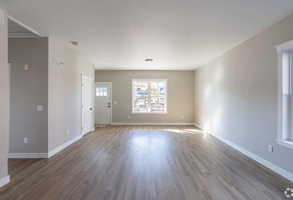 7 Jones Xing Lancaster MA Zillow