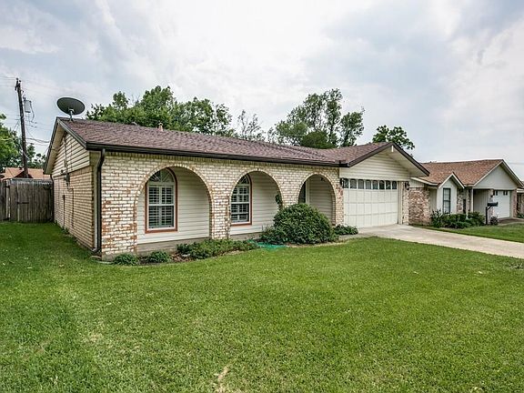 3rd image of 216 Melinda Dr