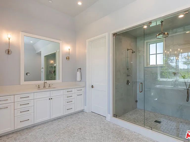 6671 Dume Dr — Photo 25