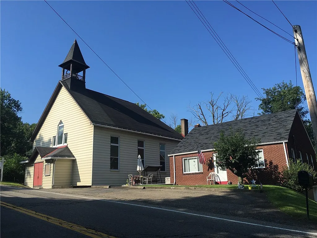 2358 McKees Rocks Rd photo 1